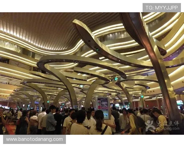 借助真人娱乐让玩家零距离接触专业赌场，感受豪华的娱乐环境